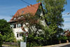 Großzügiges 1-2 Familienhaus in bevorzugter-repräsentativer Lage mit bester öffentlicher Anbindung